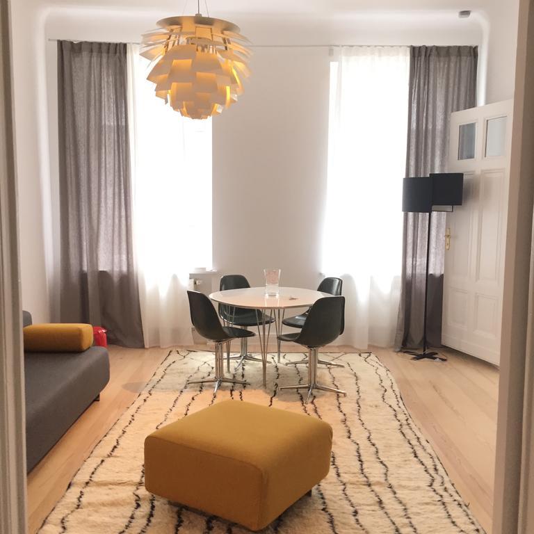 Luxury 2 Bedroom Apartment In The Heart Of Mitte, Берлин Номер фото